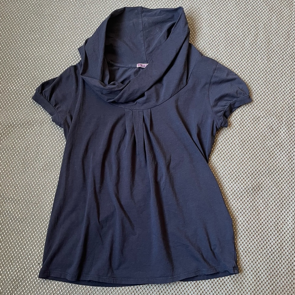 Black funnel neck tee